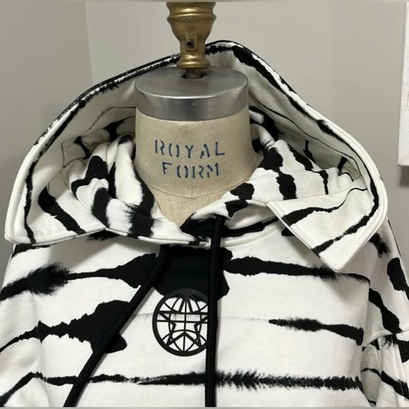 NWT Burberry Women's Sweater Monochrome Black White Hoodie Italy Size XS $1325 - Picture 2 of 8
